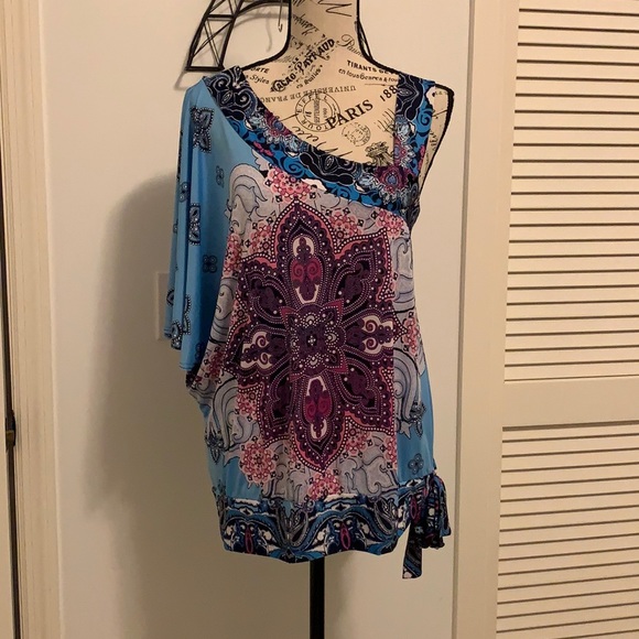 VENUS Tops - 🆕𝙇𝙄𝙎𝙏𝙄𝙉𝙂 Woman’s VENUS one shoulder tie at the side blouse Sz L